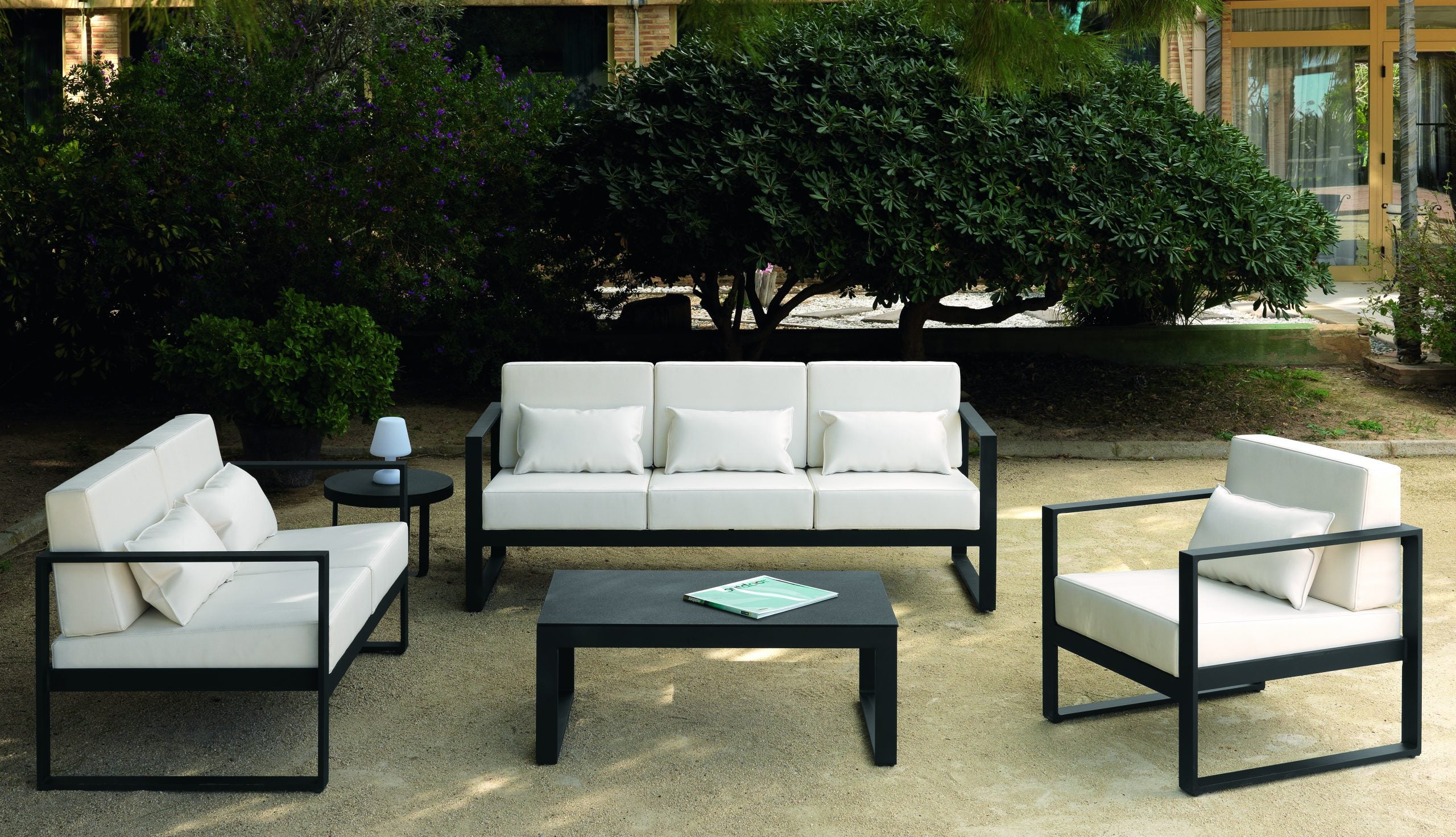 The Terrace Arm Chair is perfect for modern terraces. Crafted from aluminum in Anthracite with an upholstered base in Ice Whisper, it adds a sleek touch to seating areas.